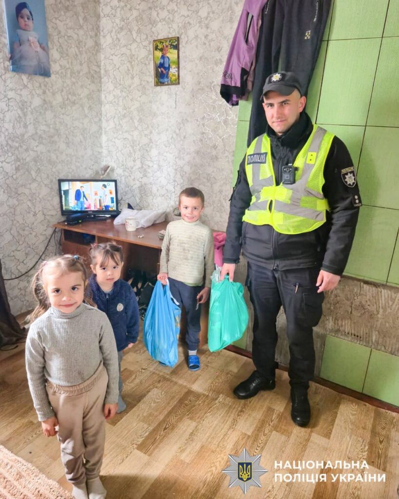 Напередодні Великодня рокитнівські поліцейські відвідали родини, які опинилися у складних життєвих обставинах 2