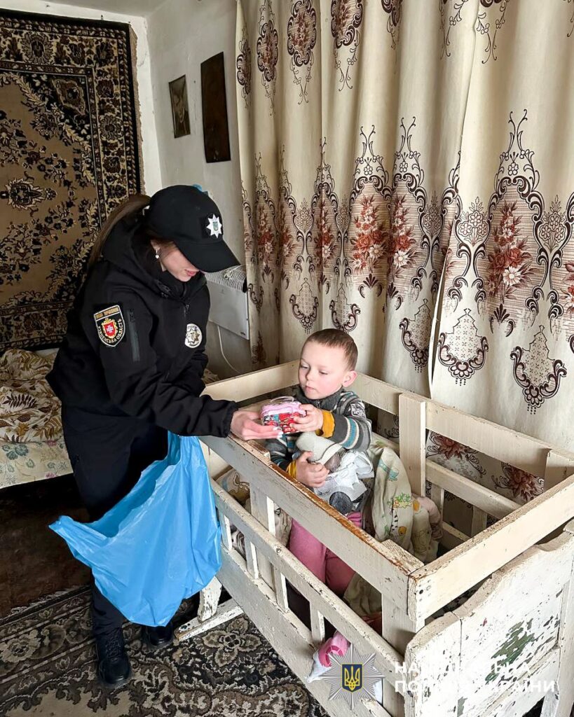 Напередодні Великодня рокитнівські поліцейські відвідали родини, які опинилися у складних життєвих обставинах 3