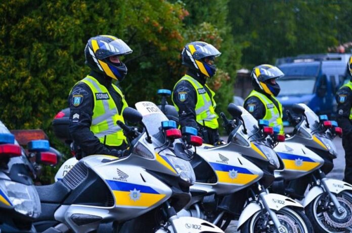 На вулиці Рівного виїхали мотопатрульні Мотопатруль Рівного