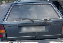У Рівному на Соборній патрульні зупинили водія, який проїхав перехрестя на червоне світло: що виявили