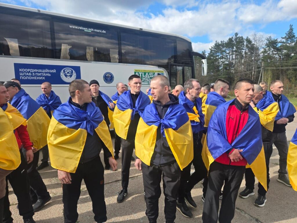 193 українські воїни повертаються додому в межах обміну 2