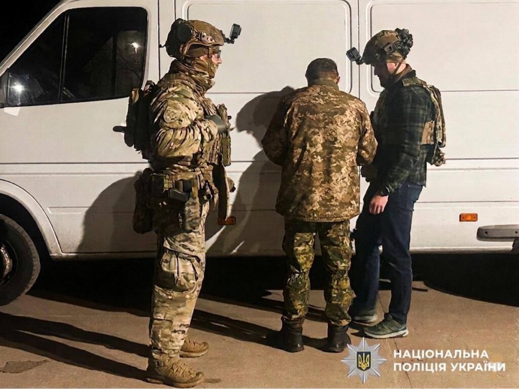 Спецоперація у Рівному: військовий у СЗЧ погрожував підірвати дві гранати в центрі міста 2