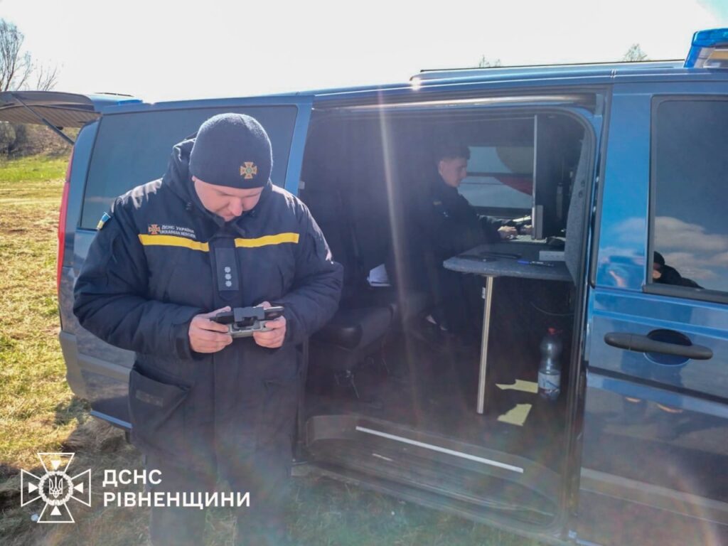 Рятувальники на дев'яту добу пошуків