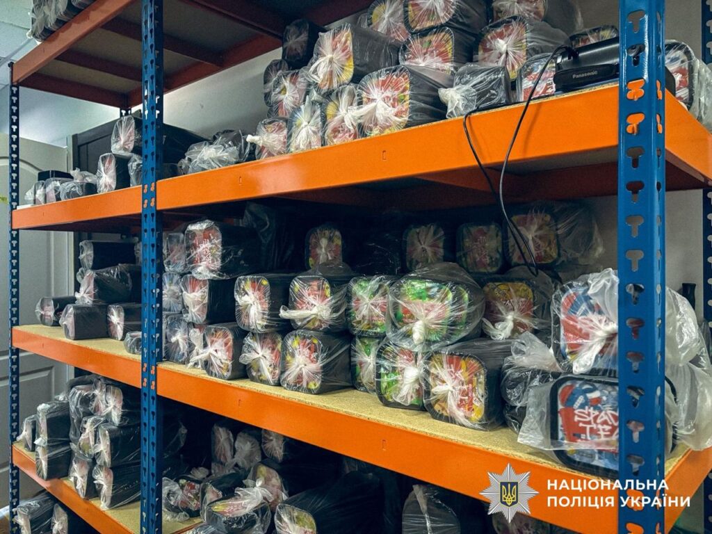 Обшуки у магазинах U420 через підозру у наркоторгівлі: деталі від поліції 3 Слідчі дії в магазині U420
