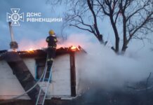 На Рівненщині рятувальники декілька годин гасили масштабну пожежу: є жертви масштабну пожежу: