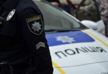 У Києві чоловік стріляв по людях, взяв заручників і зачинився в супермаркеті: що відомо У Києві чоловік стріляв по людях