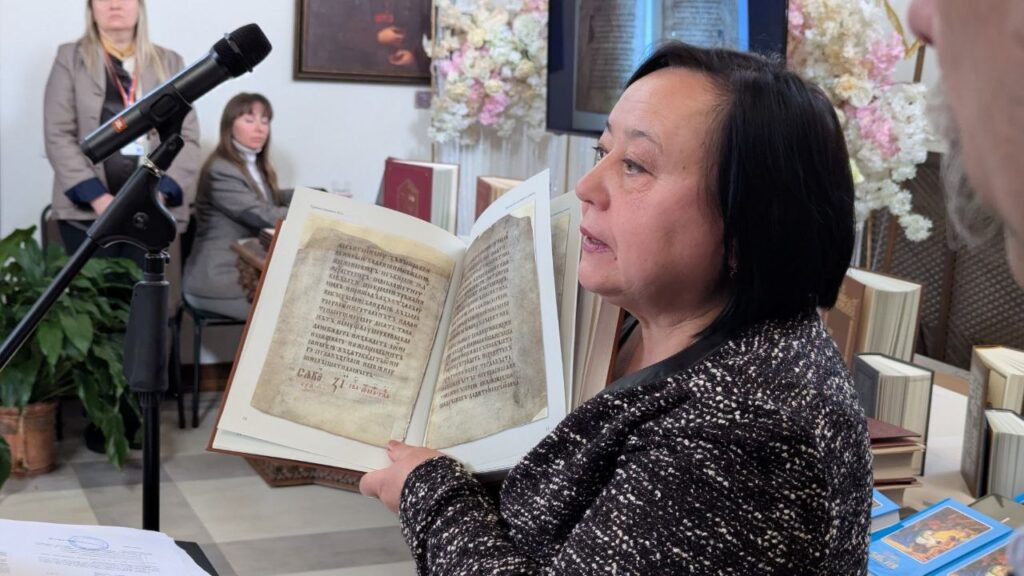 На Рівненщині показали одну з найдавніших книг України, створену у Софії Київській 2 Турівське Євангеліє рівненщина