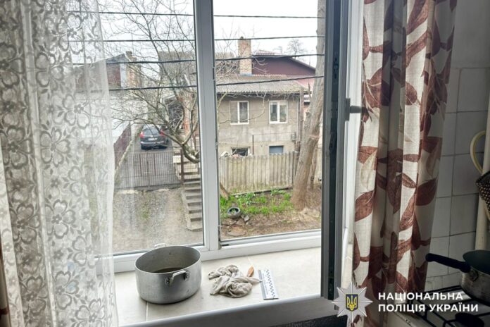 Жінка випала з вікна рівне Трагедія у Рівному