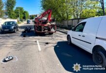 ДТП на вулиці Білій у Рівному: мотоцикліст протаранив три авто та опинився в лікарні мотоцикліст протаранив три авто