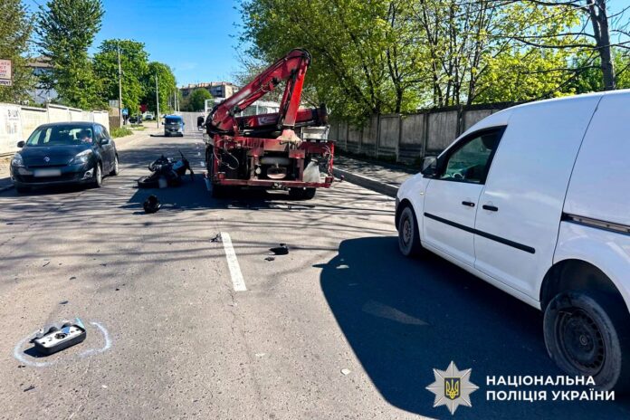 ДТП на вулиці Білій у Рівному мотоцикліст протаранив три авто