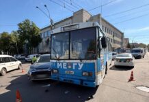 ДТП у центрі Рівного: зіткнулися тролейбус та легковик ДТП у центрі Рівного