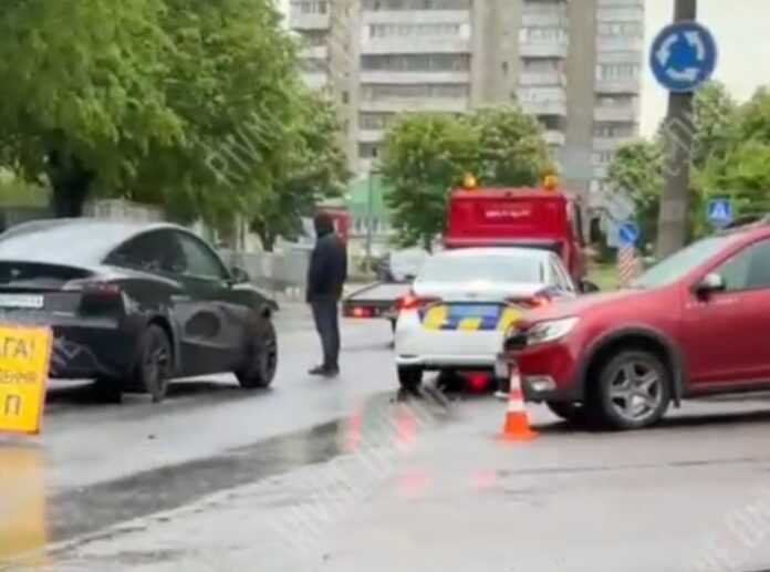 ДТП у Рівному по вулиці Захисників Маріуполя по вулиці Захисників Маріуполя сталася ДТП