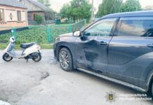 В Острозі скутеристка під час обгону протаранила Toyota: постраждала дитина постраждала дитина
