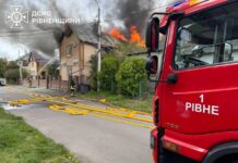 У Рівному ліквідували пожежу в житловому будинку після атаки БпЛА
