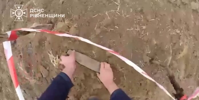 артилерійський снаряд артилерійський снаряд