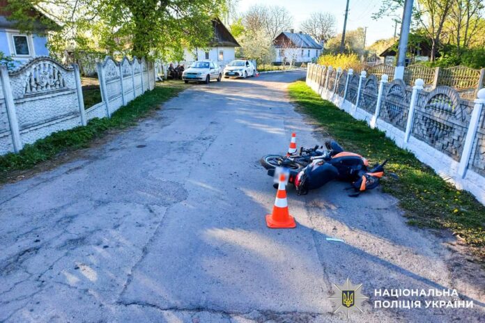 на Дубенщині мотоцикліст врізався у паркан На Дубенщині мотоцикліст врізався у паркан