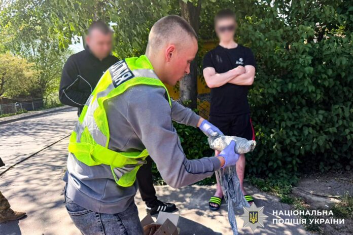 В Острозі затримали дилера психотропів В Острозі затримали дилера психотропів