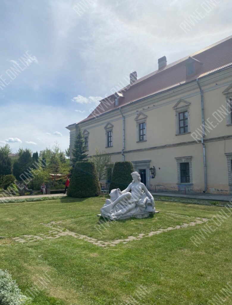Пластуни