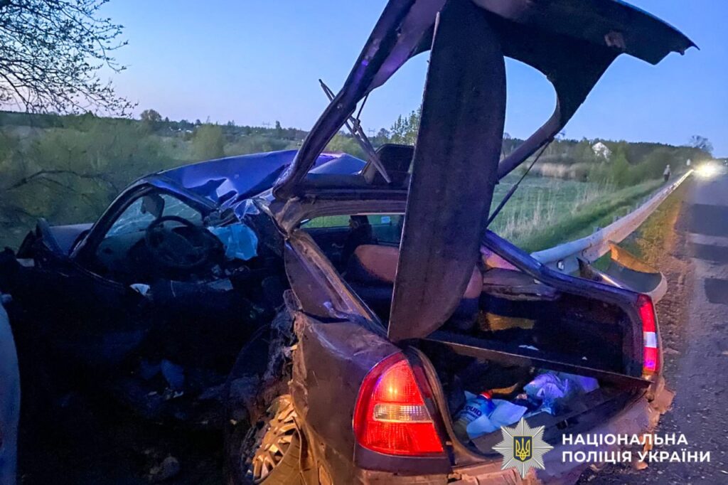 Смертельна ДТП на Рівненщині: один загиблий, інший у лікарні 1 Понівечені авто після Смертельна ДТП на Рівненщині