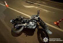 Моторошна аварія на Соборній: у Рівному госпіталізували 21-річного байкера аварія на Соборній