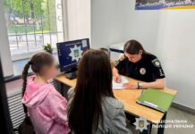 Танці біля портретів полеглих Героїв у Рівному: поліція встановила особу порушниці Танці біля портретів полеглих Героїв у Рівному
