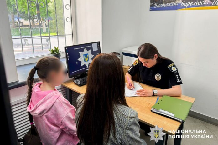 танцювала біля портретів загиблих Героїв у Рівному Танці біля портретів полеглих Героїв у Рівному
