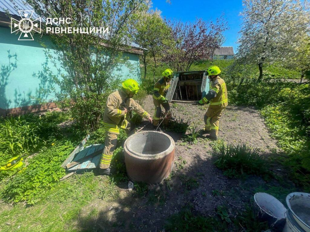 Трагедія у Шпанові: рятувальники дістали з колодязя тіло чоловіка 1 У Рівненському районі чоловік впав у колодязь