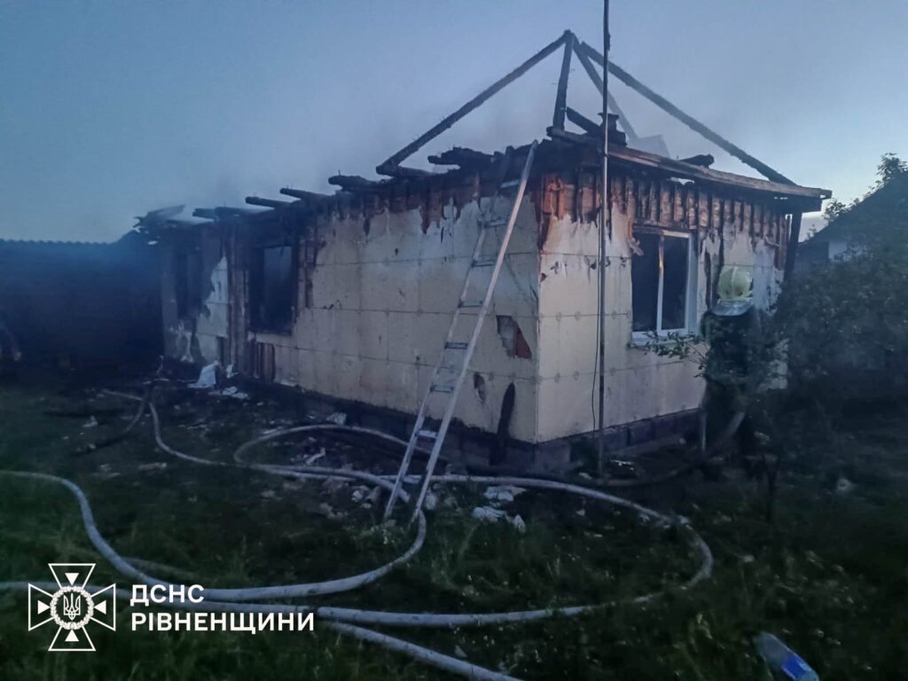 На Рівненщині вщент згорів житловий будинок: є жертви 2 Знищений вогнем будинок
