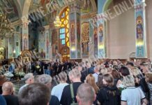 У Покровському соборі зараз прощання з ексзаступником міського голови Рівного Миколою Дядюсем У Покровському соборі зараз прощання з ексзаступником міського голови Рівного Миколою Дядюсем