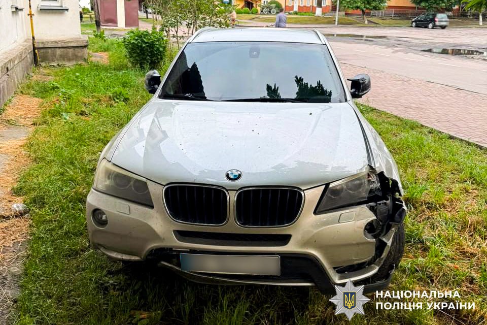 Надзвичайні події Рівненщини: підпал Audi вночі, масштабна ДТП з чотирма травмованими та бурштинові схеми 10