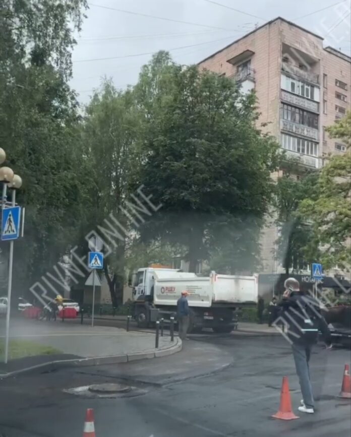 Перекрита вулиця у Рівному Перекрита вулиця у Рівному