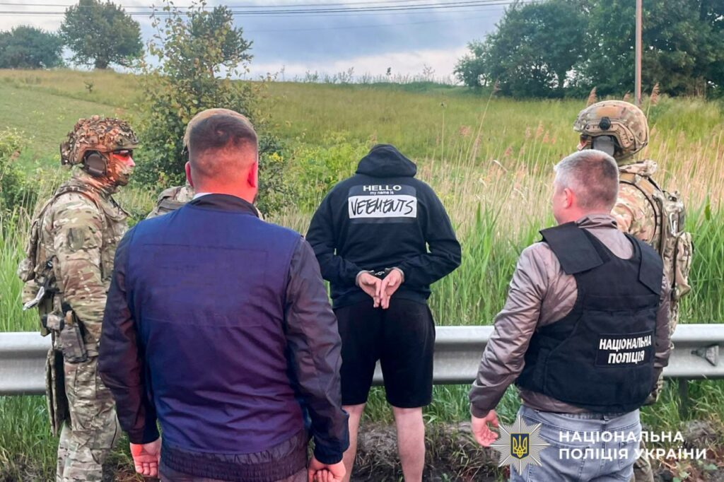Надзвичайні події Рівненщини: підпал Audi вночі, масштабна ДТП з чотирма травмованими та бурштинові схеми 6