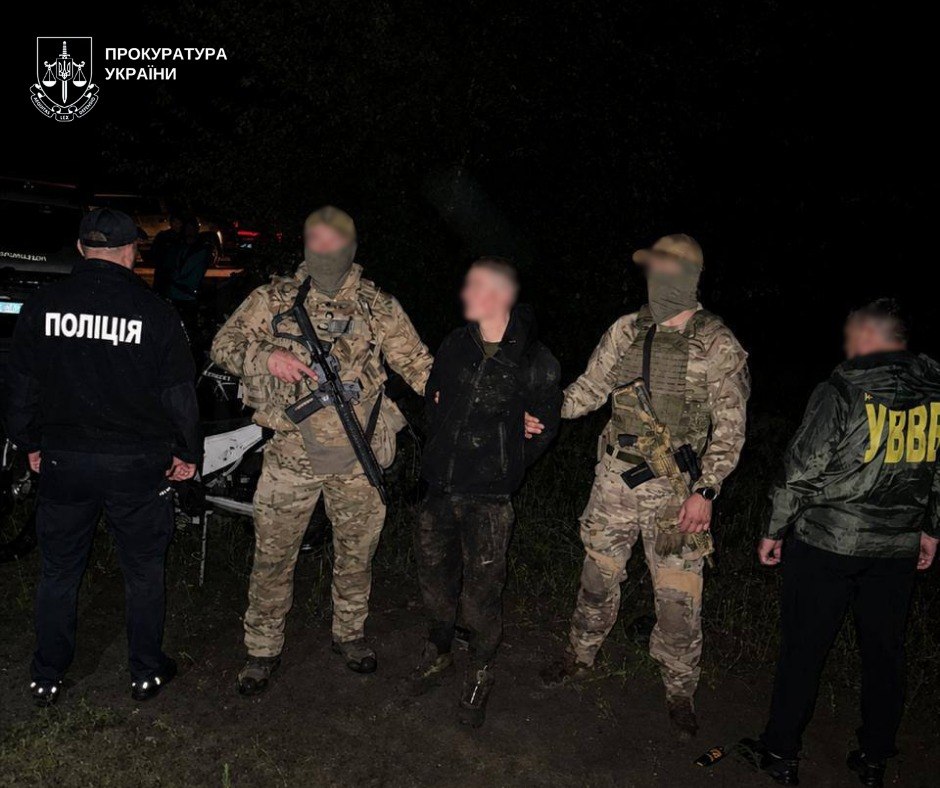 Надзвичайні події Рівненщини: підпал Audi вночі, масштабна ДТП з чотирма травмованими та бурштинові схеми 7