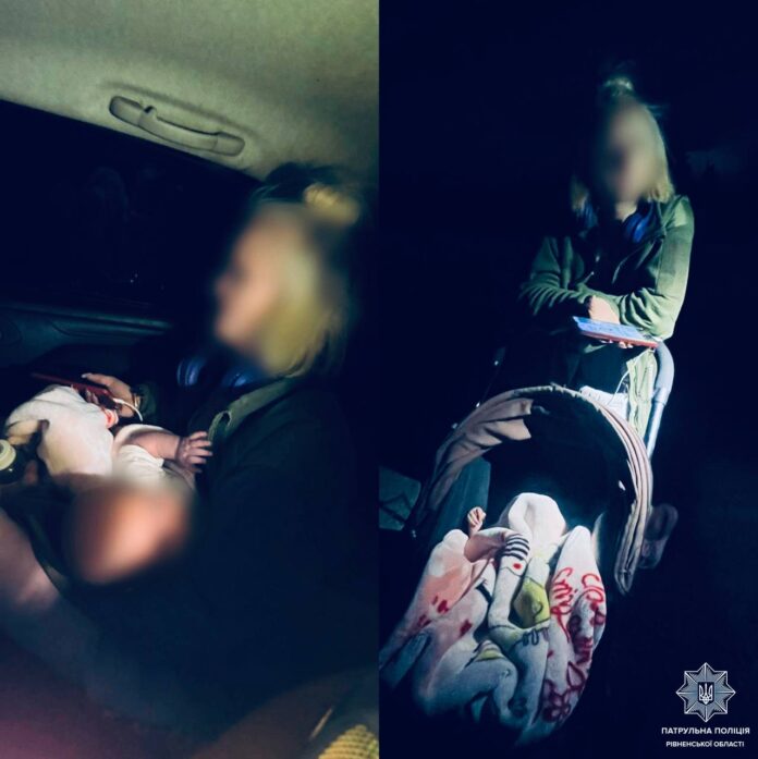Патрульні допомогли жінці з немовлям, яка вночі йшла узбіччям автодороги Патрульні допомогли жінці з немовлям, яка вночі йшла узбіччям автодороги