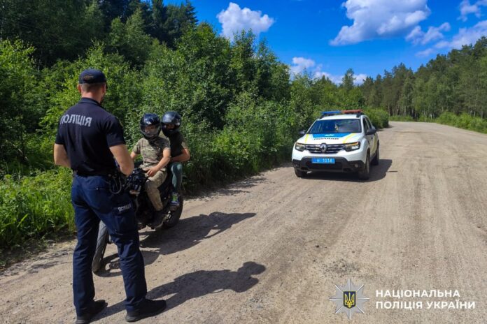 Поліцейські Рівненщини проводять профілактичну роботу серед водіїв