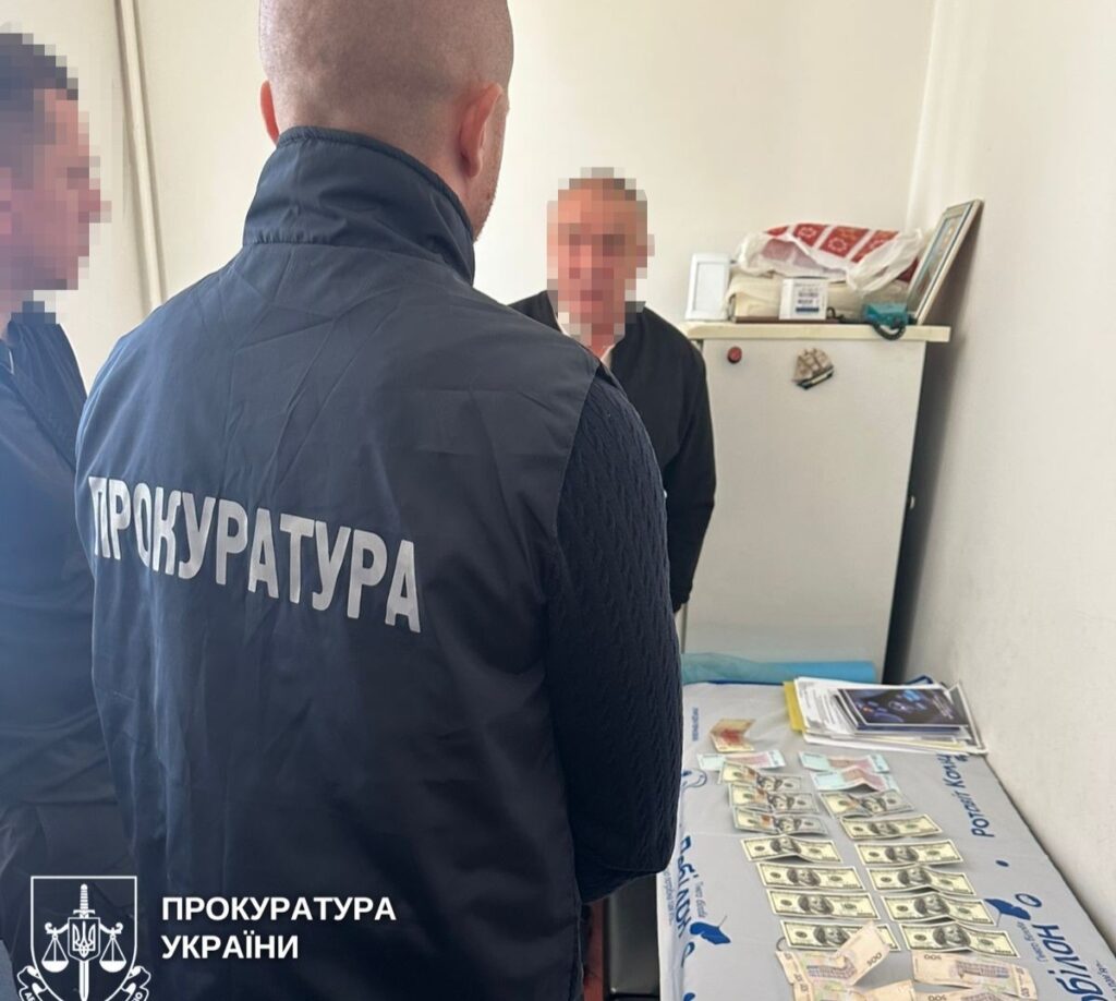 Надзвичайні події Рівненщини: підпал Audi вночі, масштабна ДТП з чотирма травмованими та бурштинові схеми 4