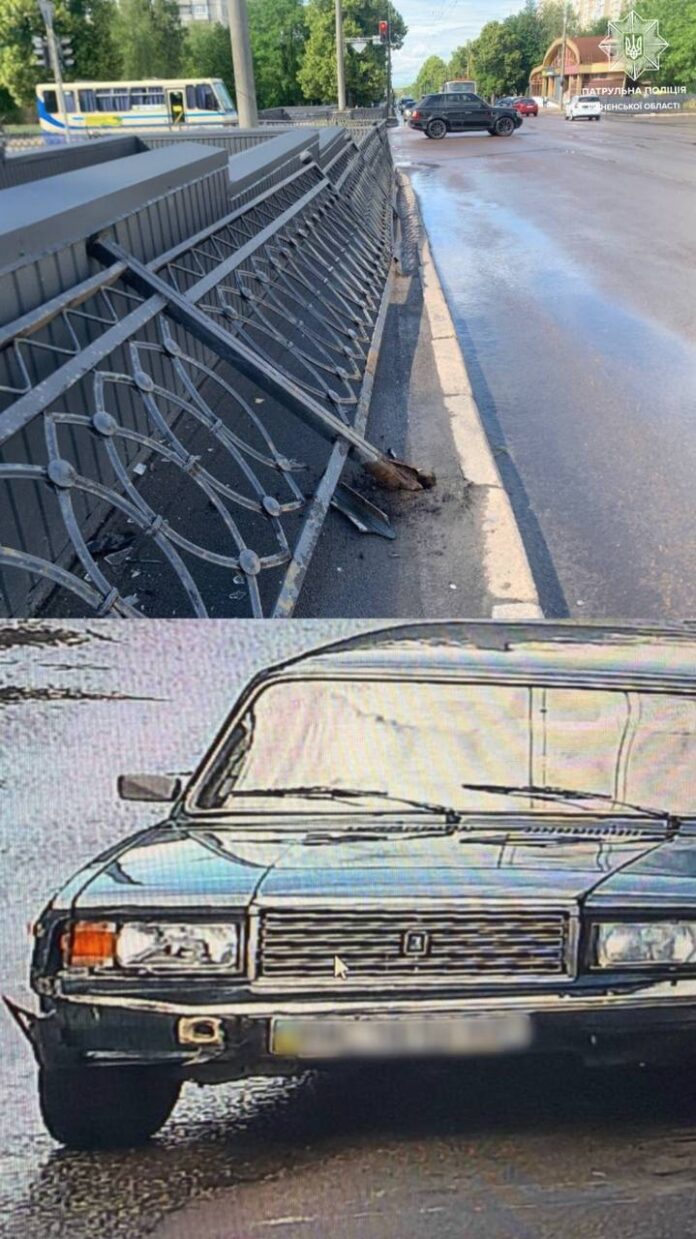 У Рівному авто влетіло у металеву огорожу У Рівному авто влетіло у металевий паркан