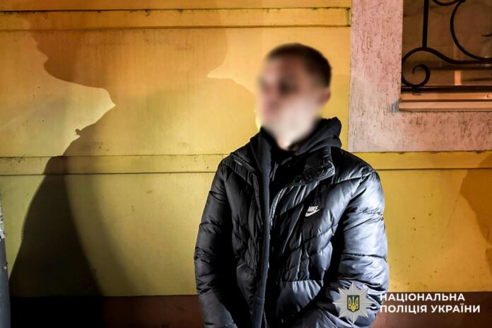 Аферист у Рівному замінював брендові речі на підробки Аферист у Рівному замінював брендові речі на підробки
