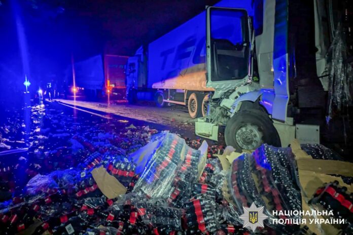 ДТП у Рівненському районі зіткнулися 3 вантажівки ДТП у Рівненському районі зіткнулися 3 вантажівки