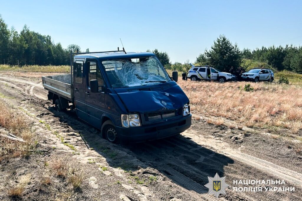 Залишив помирати на дорозі: деталі смертельної ДТП у Вараському районі 2 Фургон винуватця аварії у Старій Рафалівці