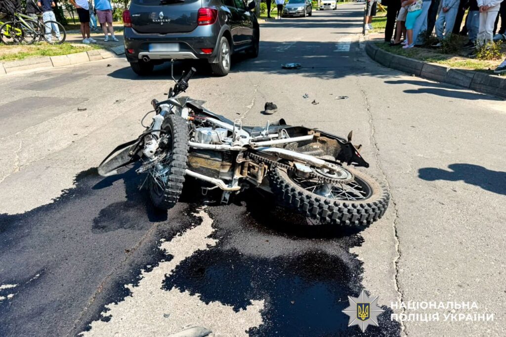 ДТП у Вараші: травмувалися водій та пасажир мотоцикла 2