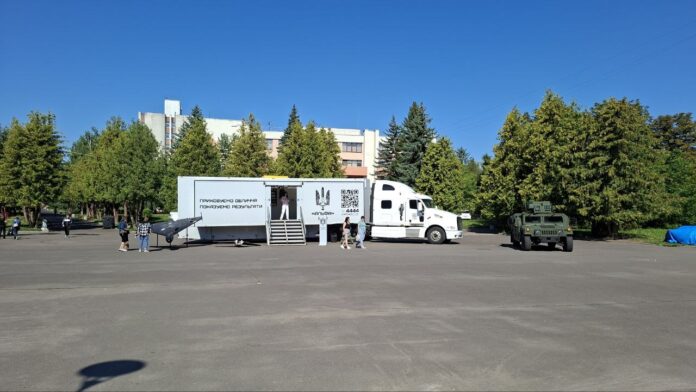 Сьогодні у Парку Молоді «Лебединка» в Рівному працює мобільний рекрутинговий простір Центру спеціальних операцій «А» СБУ Сьогодні у Парку Молоді «Лебединка» в Рівному працює мобільний рекрутинговий простір Центру спеціальних операцій «А» СБУ