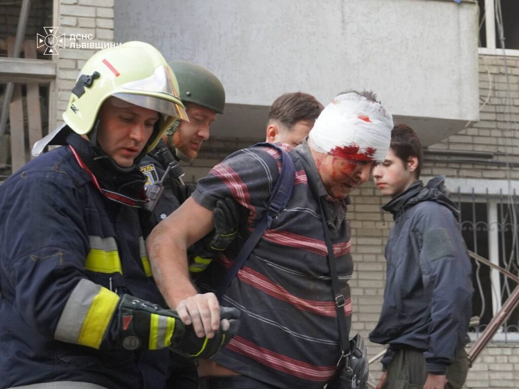 22 ракети на Львів: у місті є влучання, під завалами шукають людей 1 Львів атака 30 липня