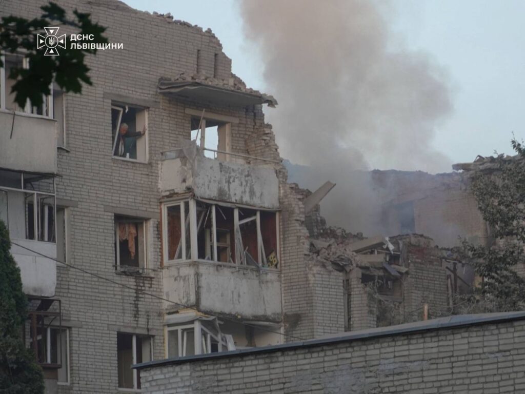 22 ракети на Львів: у місті є влучання, під завалами шукають людей 2 Львів атака 30 липня