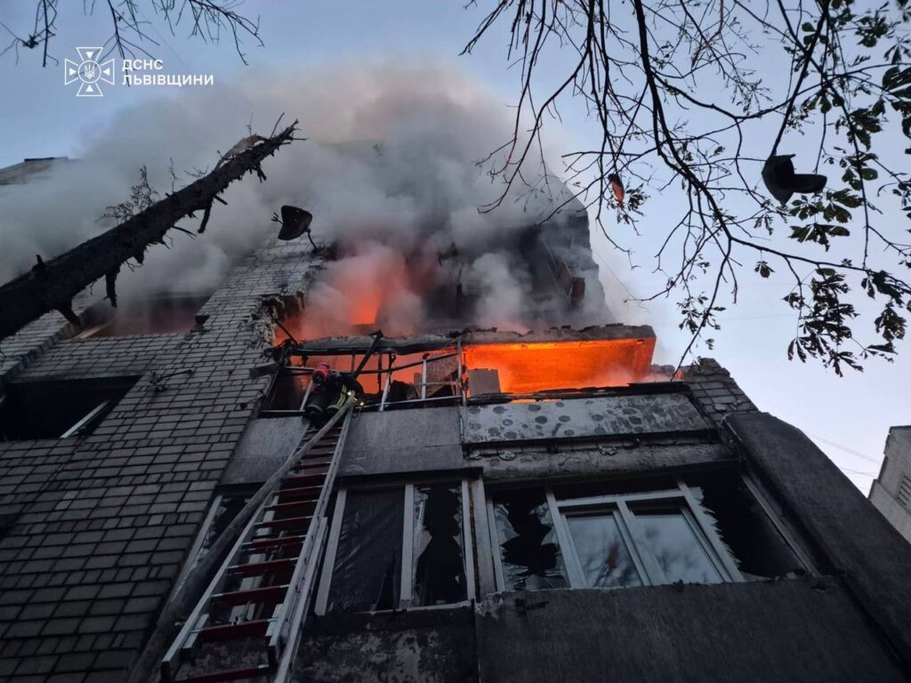 22 ракети на Львів: у місті є влучання, під завалами шукають людей 5 Львів атака 30 липня