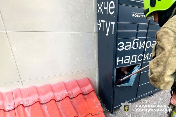 На батьків неповнолітньої рівнянки, яку вчора визволяли з поштомату у Рівному, поліцейські склали адмінпротокол