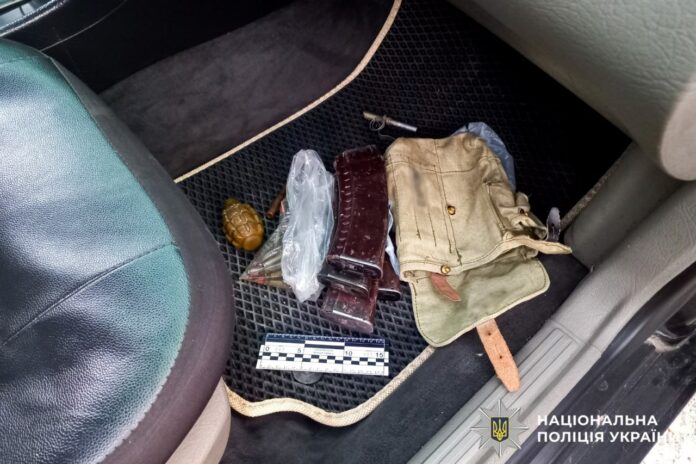На Рокитнівщині зупинили авто виявили цілу купу боєприпасів На Рокитнівщині зупинили авто виявили цілу купу боєприпасів