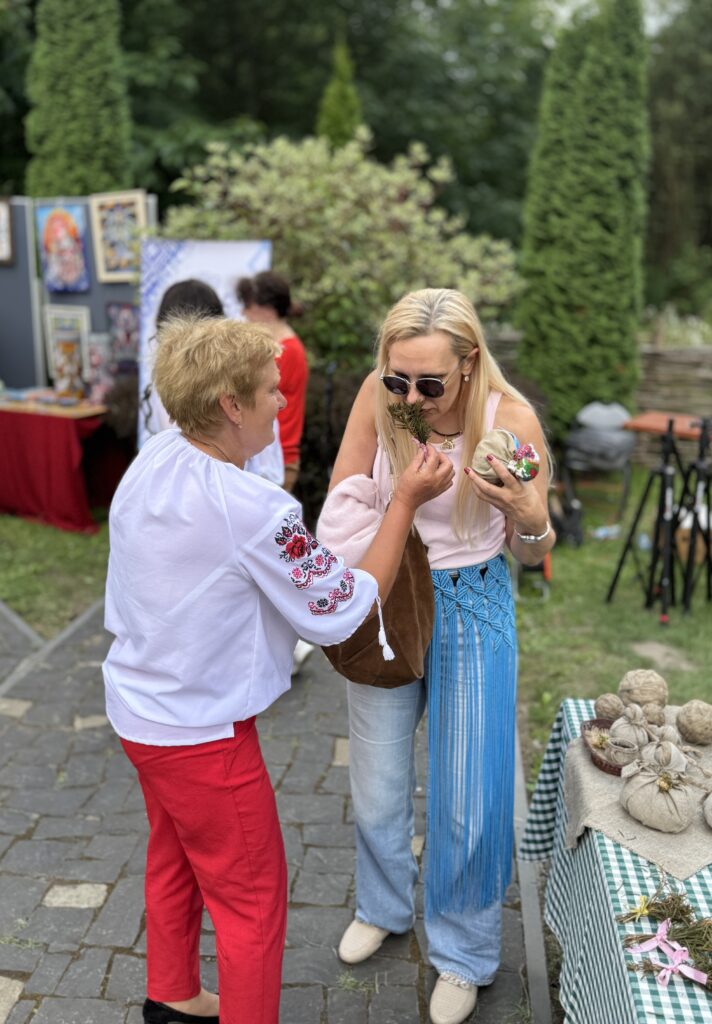 «Медова ягода. Смак Полісся»: у Костополі відбувся фестиваль меду і ягід (ФОТО) 4 Олена Хотенко