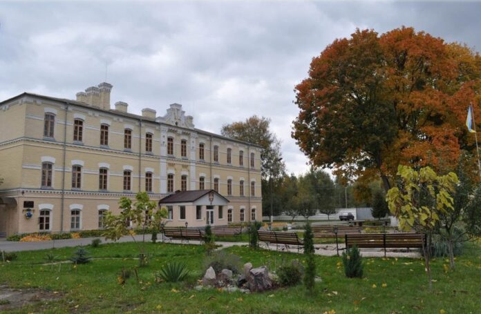 Острозький обласний військовий ліцей відкрив набір для дівчат Острозький обласний військовий ліцей відкрив набір для дівчат