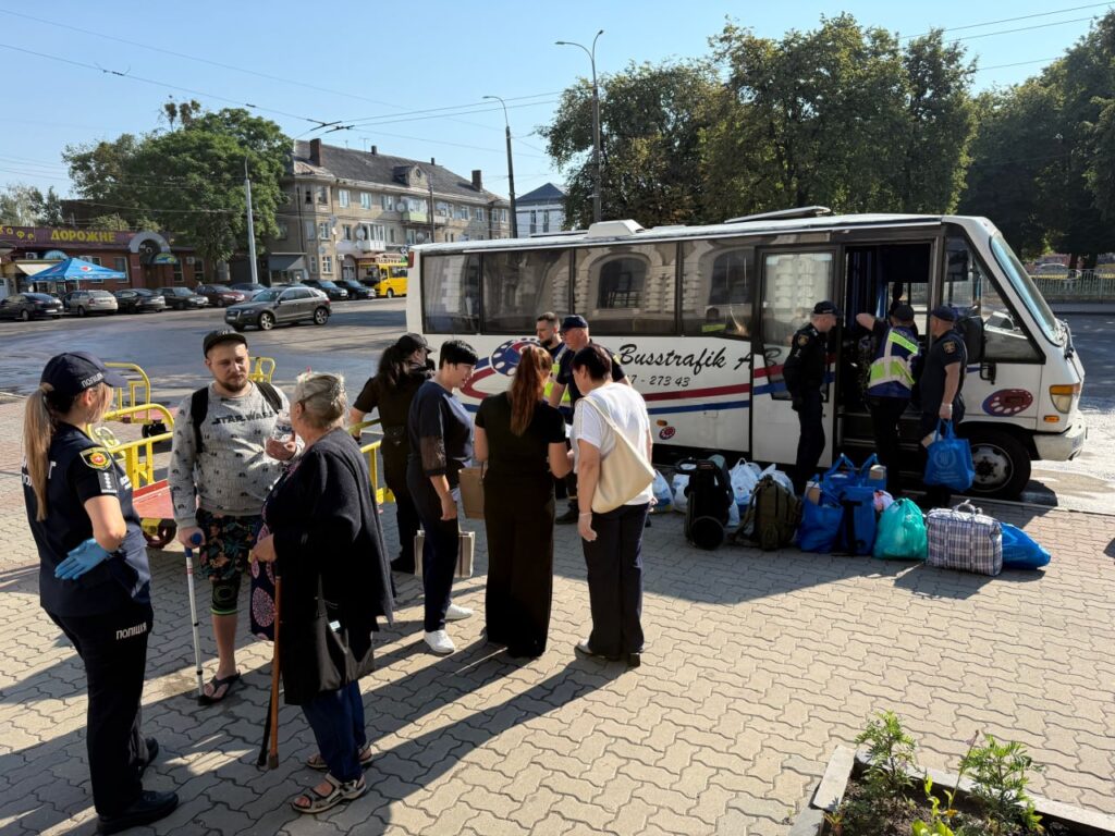 Перша допомога та підтримка евакуйованих українців